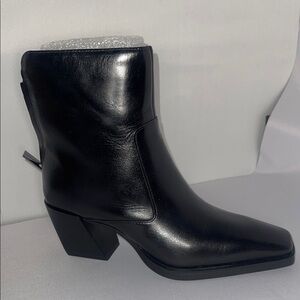 Vince Camuto Viltana Stacked Heel Bootie Size 5